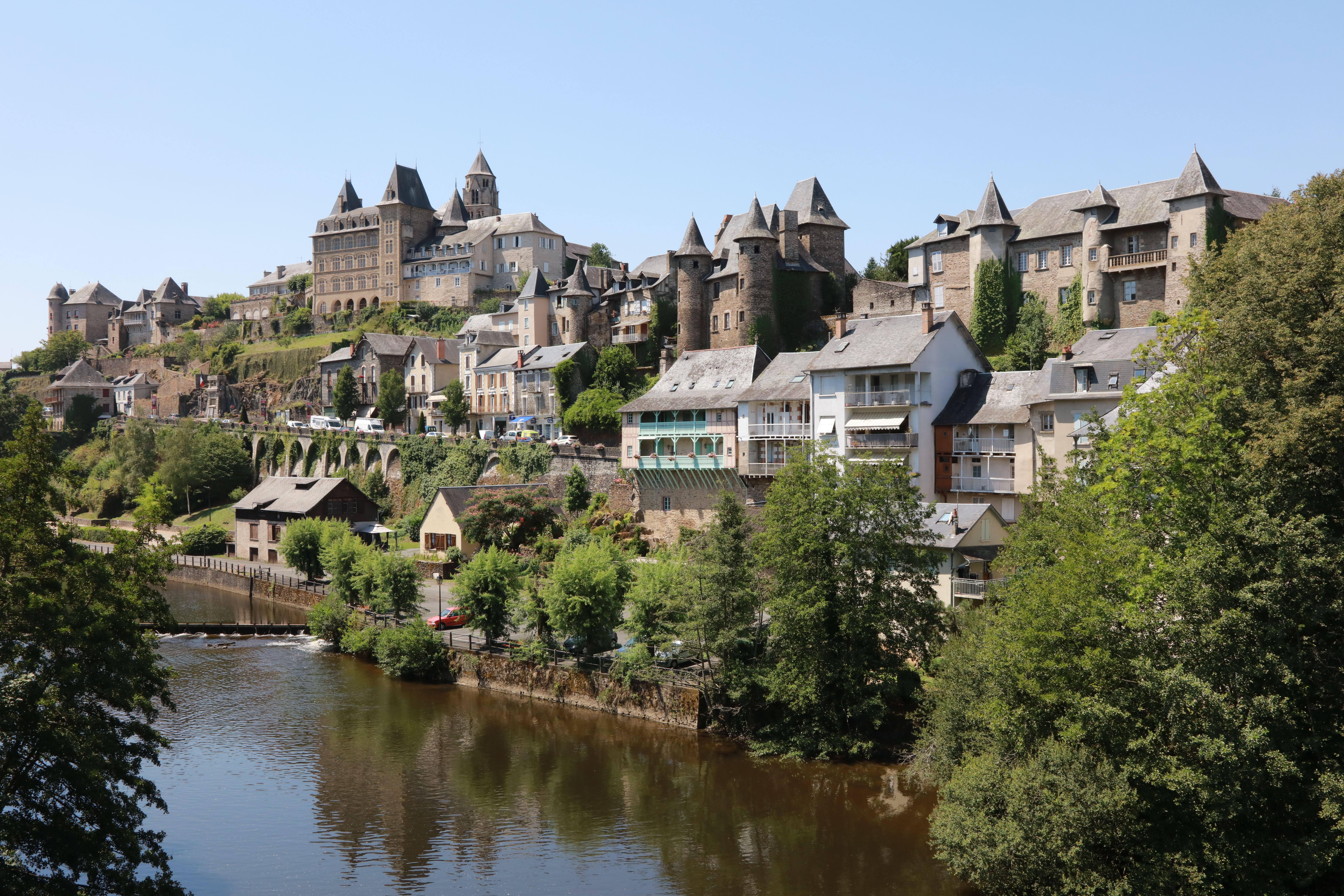 Vue de la ville d'Uzerche - Corrèze - Limousin